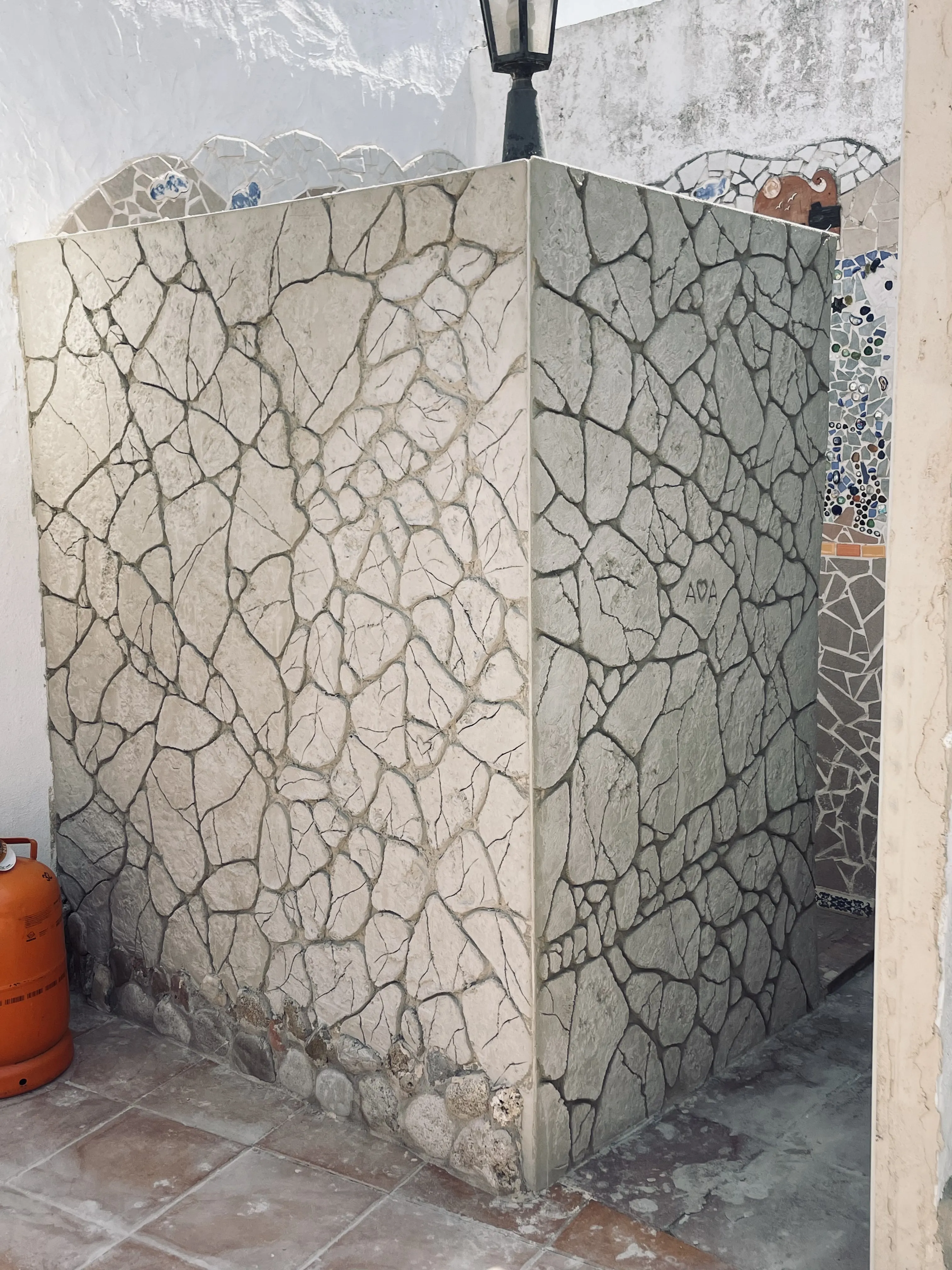 Muro tematizado artístico piedra