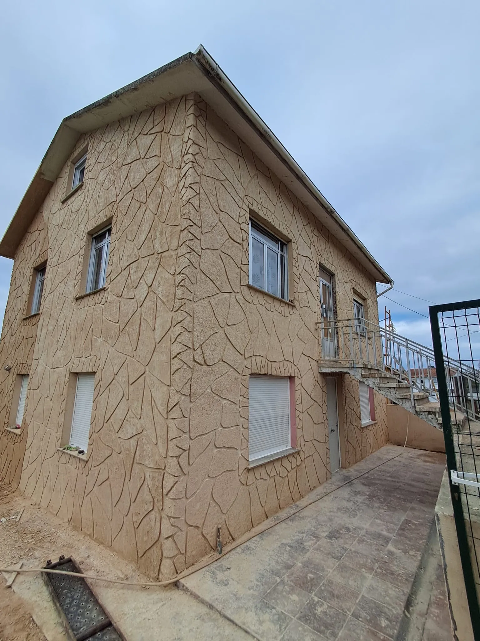 Revestimiento de fachada con aislamiento